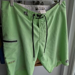 Volcom Mod-Tech Static Board Shorts Men's 32 Lime Green 4-Way Stretch Surf